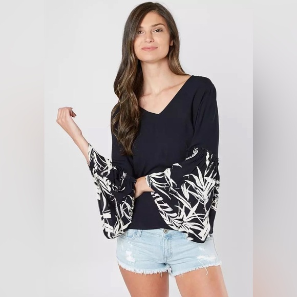 Billabong Island Folk Pieced Crinkle Top NWT (Size L) - Picture 2 of 8